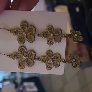 Lace look flower dangle earings